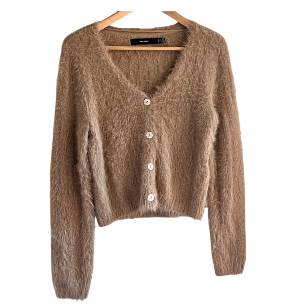 Vero Moda Fuzzy Button-Front Cropped Cardigan Sweater – Camel, M